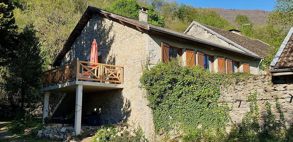 Gîte pour 12 personnes, avec terrasse et jardin, animaux acceptés