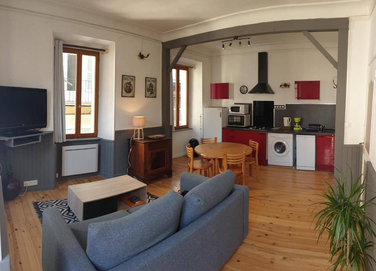 Appartement entier, One-Bedroom Apartment in Saint-Bonnet-en-Champsaur, Parc national des Écrins