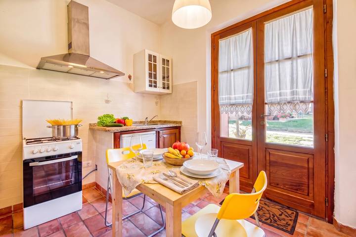 Apartamento entero, Apartment Melograno Shared Pool for 3 pax in Castiglione del Lago, Lago Trasimeno