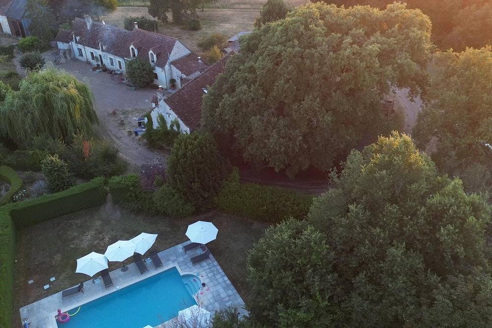 Rustic 2 bed self-catering cottage with heated pool & panoramic views. in Le Petit-Pressigny, Loches und Umgebung