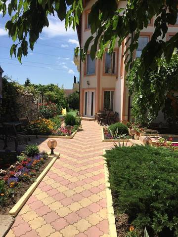 Maison d’hôte pour 2 personnes, avec jardin ainsi que terrasse et piscine dans Constanța