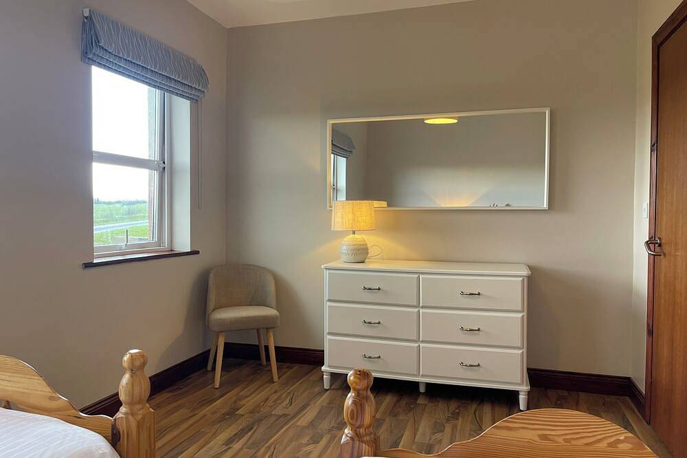 Cassidy Cottages.  Cosy 3-Bedroom Cottage, with Lake views and free wifi. in County Cavan