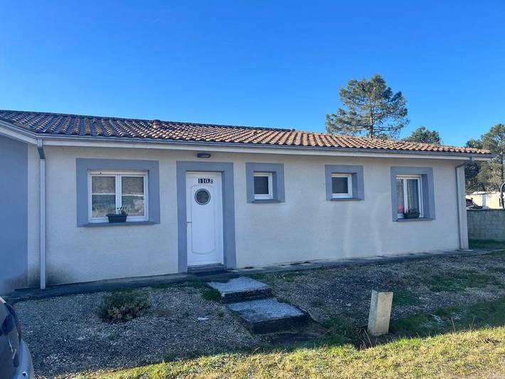Gîte pour 4 personnes, avec vue ainsi que piscine et jardin, animaux acceptés à Arsac