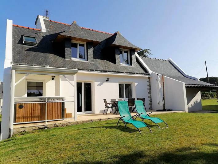 Gîte pour 6 personnes, avec jacuzzi ainsi que terrasse et jardin à Baden (France)