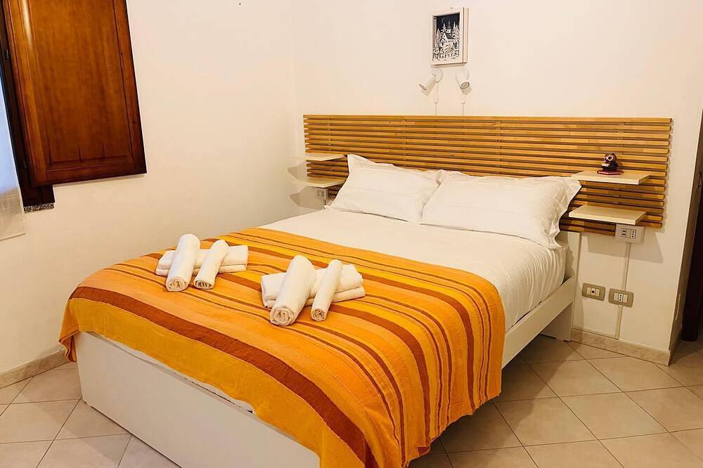 Ganze Wohnung, Su Firindeu Apartment 2 rooms - 15 min from Cagliari and beach - fast Wi-Fi in Monserrato, Campidano