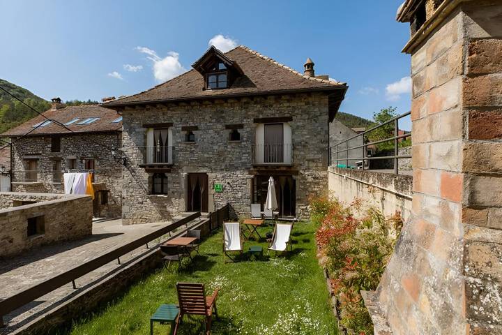 Casa rural para 2 personas, con balcón y jardín en Pirineo Aragonés