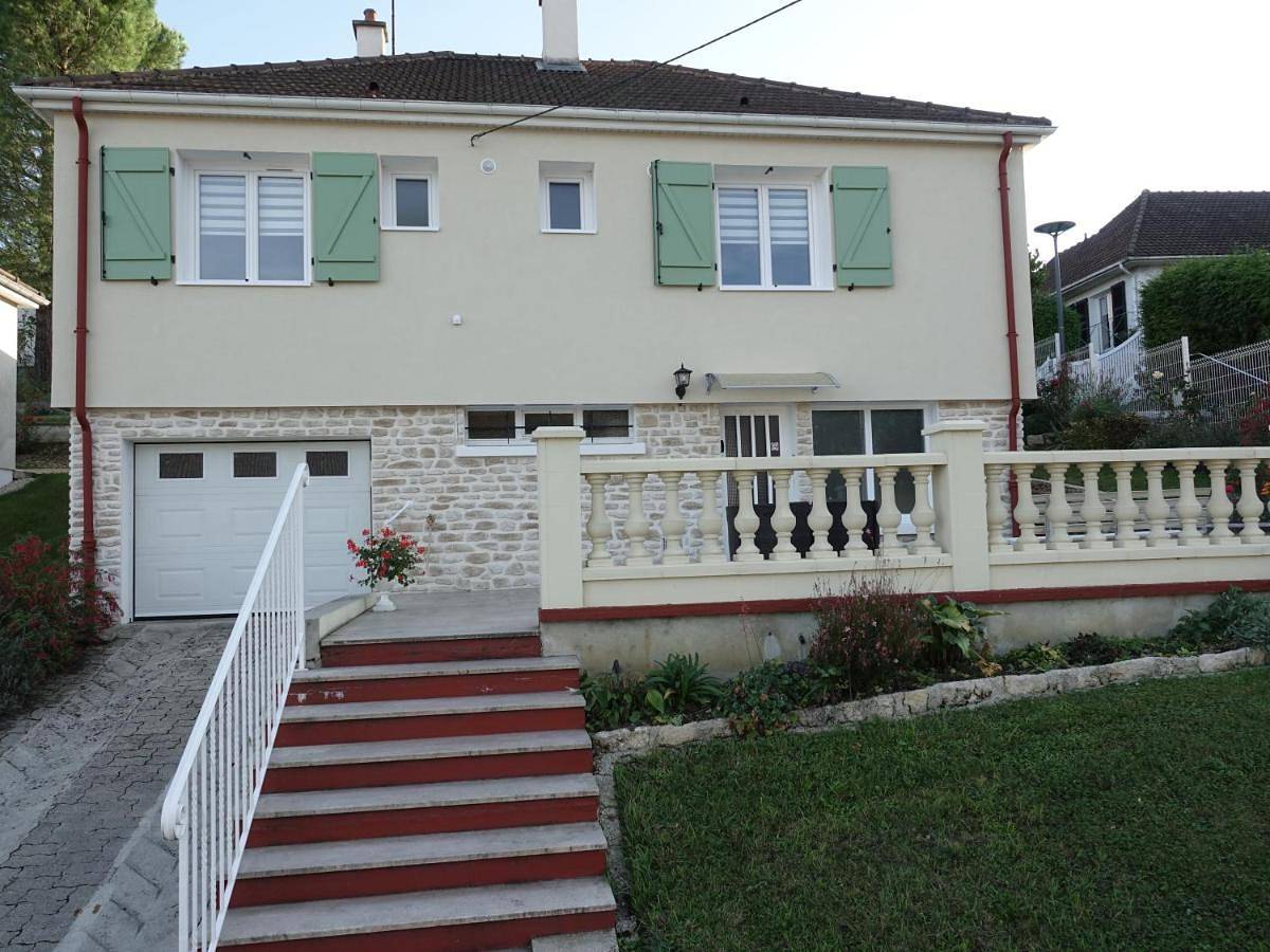 Three-Bedroom House in Bar-sur-Aube, Aube