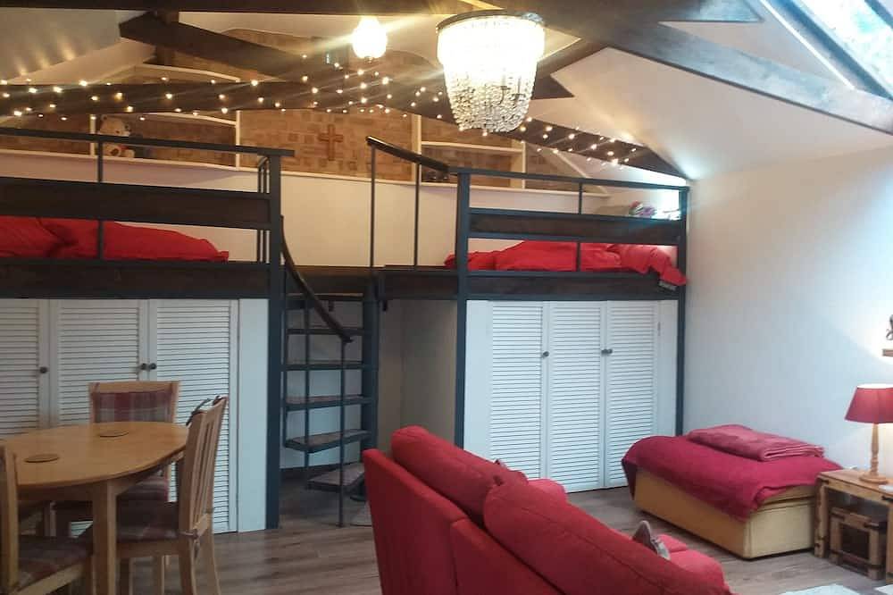 House - Sleeps 2, pet friendly & free parking in Kingston-upon-Hull, Yorkshire and the Humber