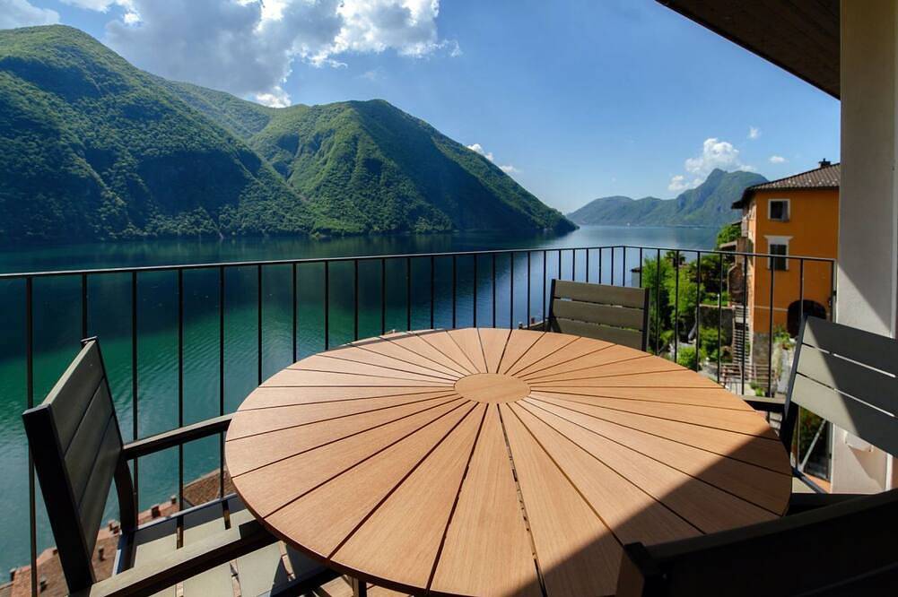 Appartamento intero, Elegant Lake View Apartment (Unique Gandria Attic) in Lugano, Lago di Lugano