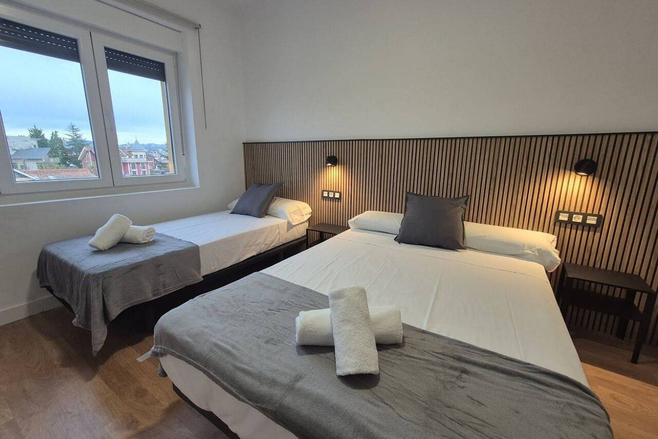Appartamento intero, Chic Apartment with Full Kitchen & Wi-Fi in Oviedo, Montagne Cantabriche