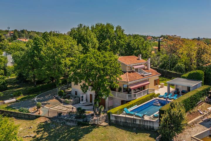 Chalet para 10 personas, con terraza y piscina - 1