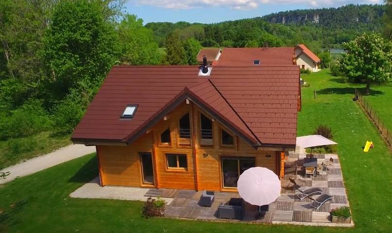 Gîte pour 6 personnes, avec Terrasse ainsi que Jardin et Vue à Le Frasnois