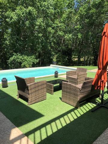 Gîte pour 4 personnes, avec jardin et piscine à Coulounieix-Chamiers