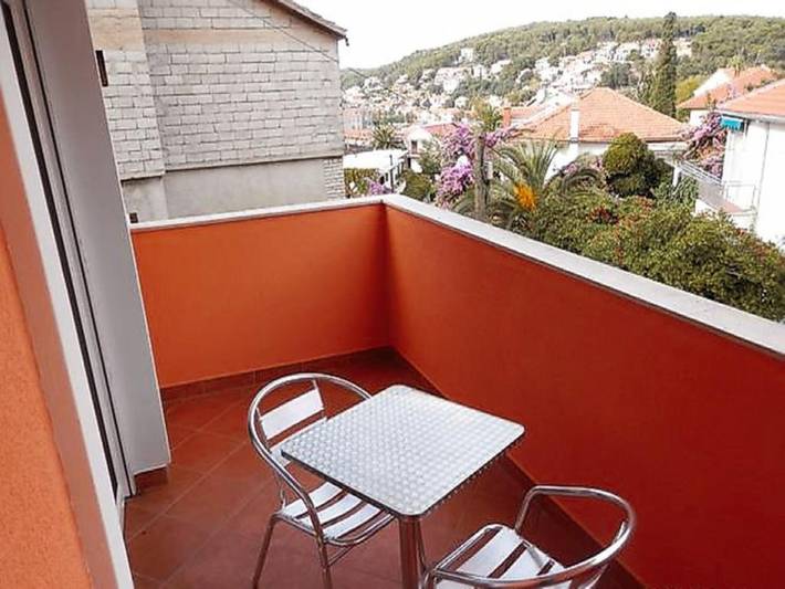 Gîte pour 4 personnes, avec balcon à Jelsa - 2