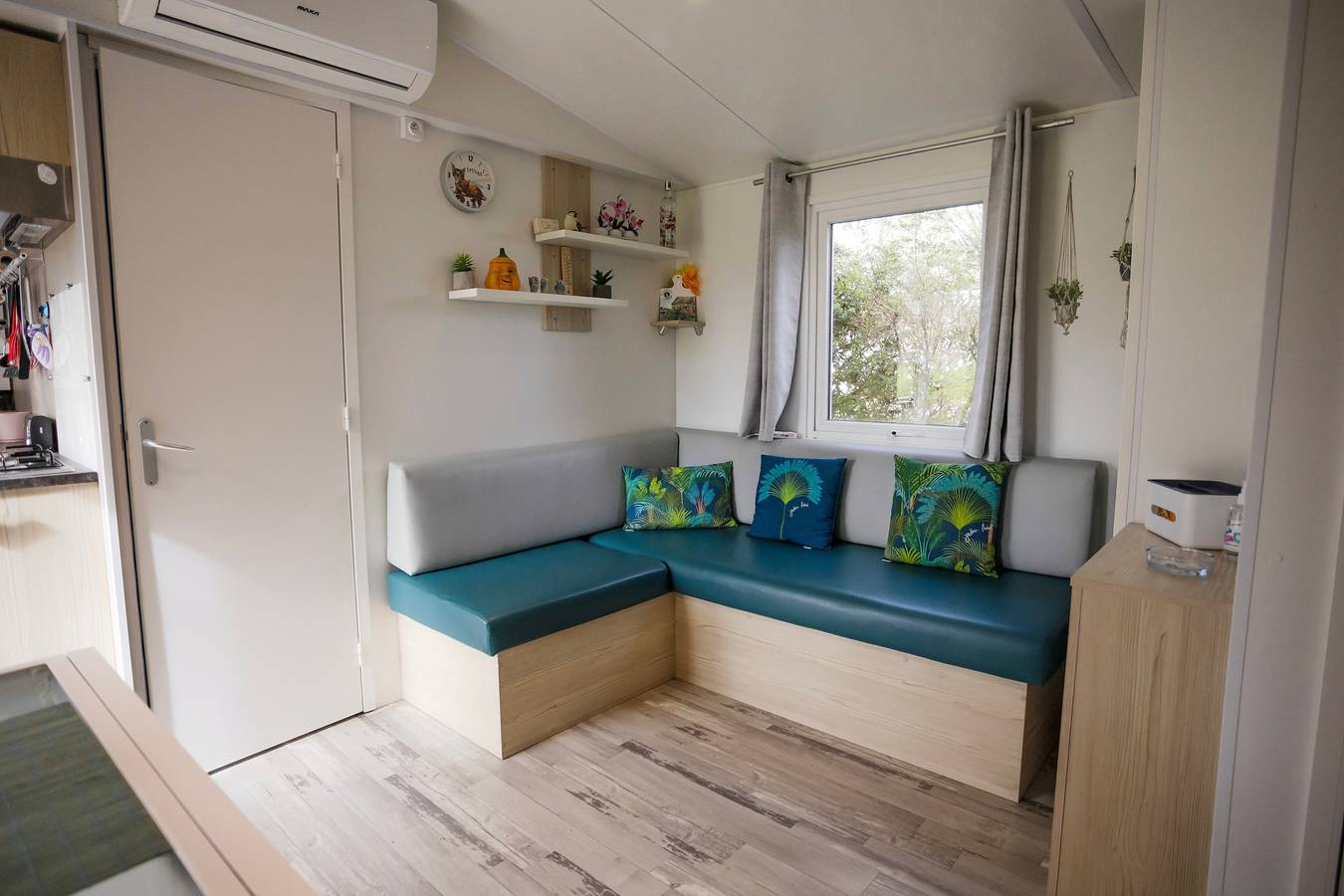Mobile Home 'Au Petit Bonheur' avec piscine partagée, terrasse privée et jardin privé in Carnac, Côte des Mégalithes