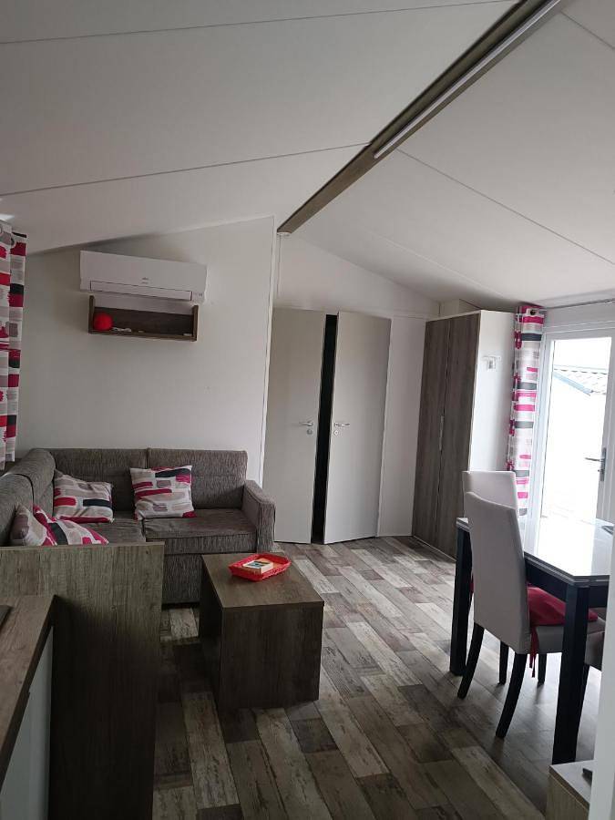 Gîte pour 9 personnes, avec Terrasse et Vue à Montreuil-sur-Ille