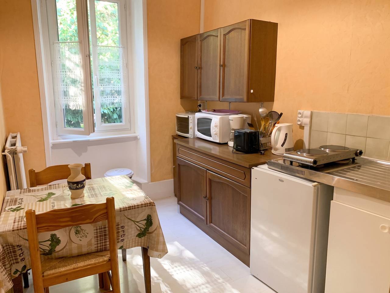 Apartamento entero, Apartamento acogedor en Néris-les-Bains, 20 m², balcón con vista in Néris-les-Bains, Región de Montluçon