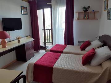 Gîte pour 2 personnes, avec piscine ainsi que vue et balcon à Dax