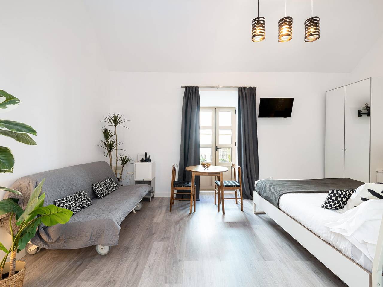 Entire studio, H2M Hiniestrosa Studio french Balcony Aacc Wifi in Málaga Central District, Malaga