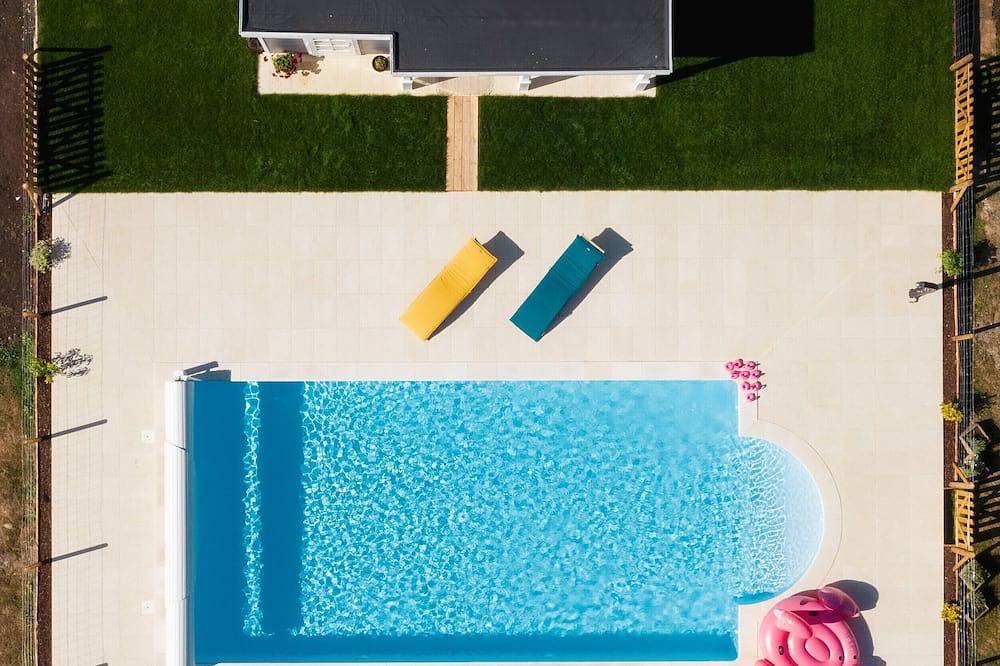 Belle retraite romantique avec piscine privée, offrant la paix et la tranquillité in Noyant-Villages, Vallée de la Loire