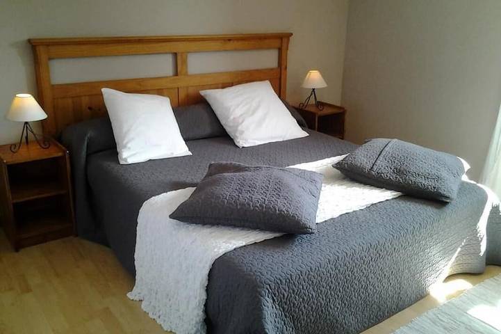 Location de vacances pour 5 personnes, avec jardin à Genouilly - 2