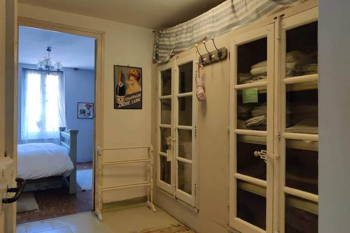 Gemütliches, ländliches 2-Bett-Steinhaus mit Terrasse nur wenige Gehminuten vom Fluss entfernt in Roquebrun, Béziers und Umgebung