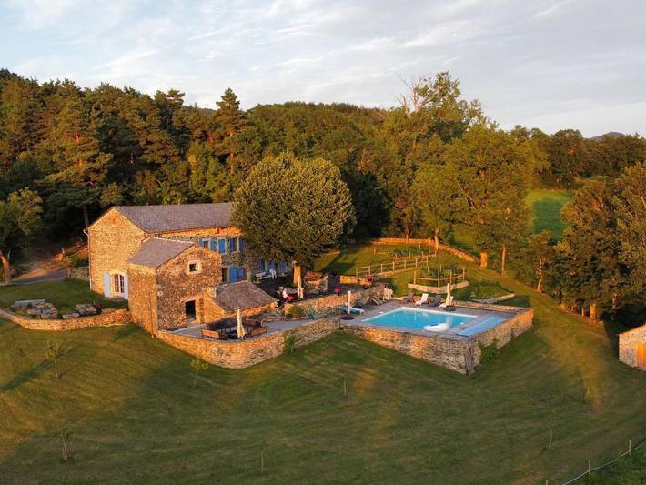 Location de vacances pour 5 personnes, avec Piscine à Saint-Étienne-Lardeyrol