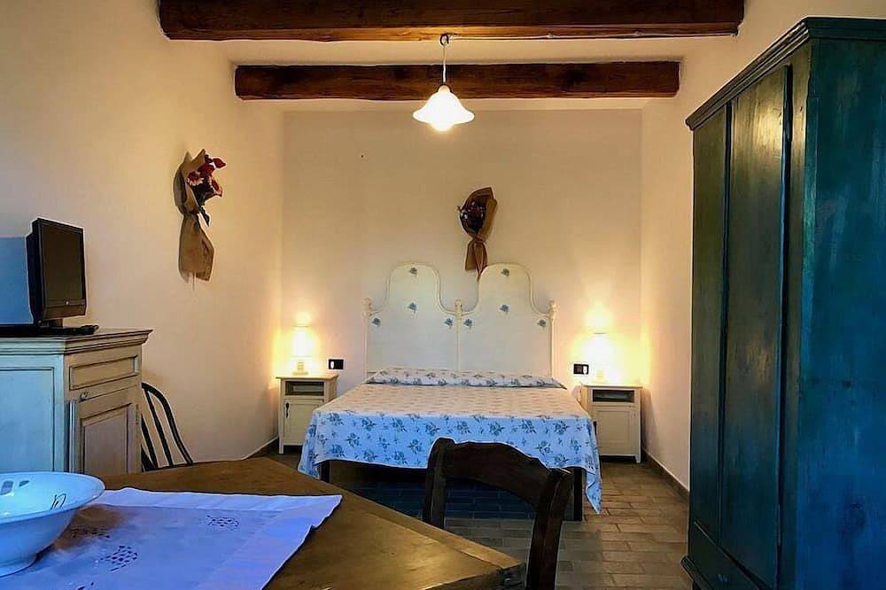 Villa Amarena M: A graceful studio apartment in the characteristic style of the Tuscan countryside, with Free Wi-Fi. in Massa Marittima, Grosseto Province