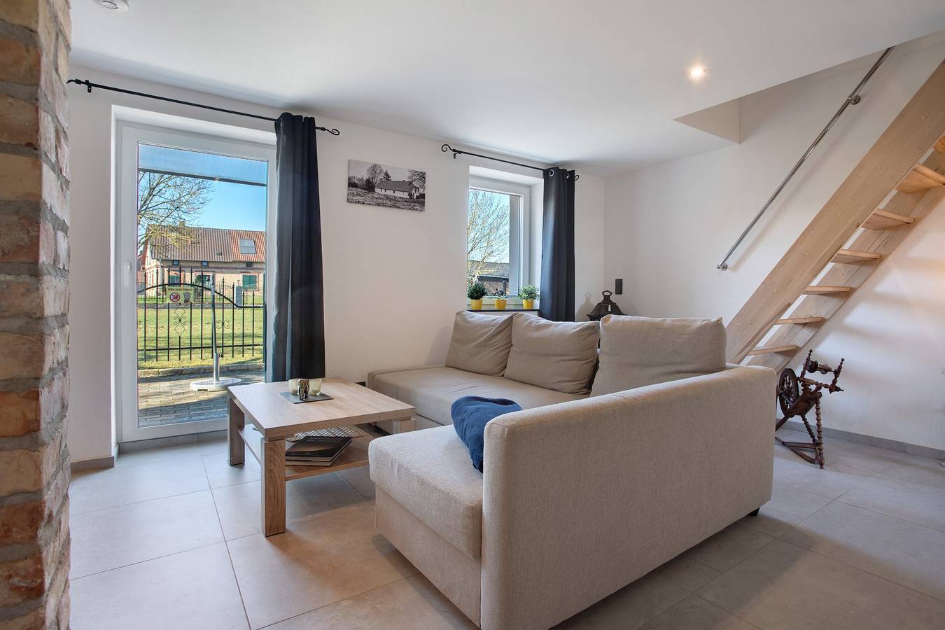 Ganze Wohnung, Ferienwohnung '1' mit privater Terrasse, privatem Garten und Wi-Fi in Schmatzin, Vorpommern Greifswald