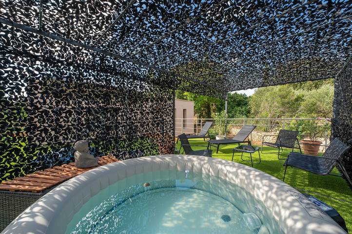 Apartamento entero, Apartamento 'Terrasse Des Cigales · Moderno F3' con Terraza Compartida, Wi-Fi y Aire Acondicionado in Salernes, Region de Draguignan