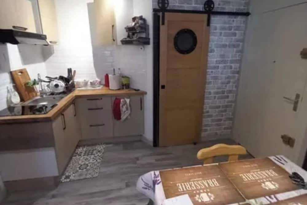 Entire apartment, Petit Appartement T2 in Aix-les-Bains, Chambéry region