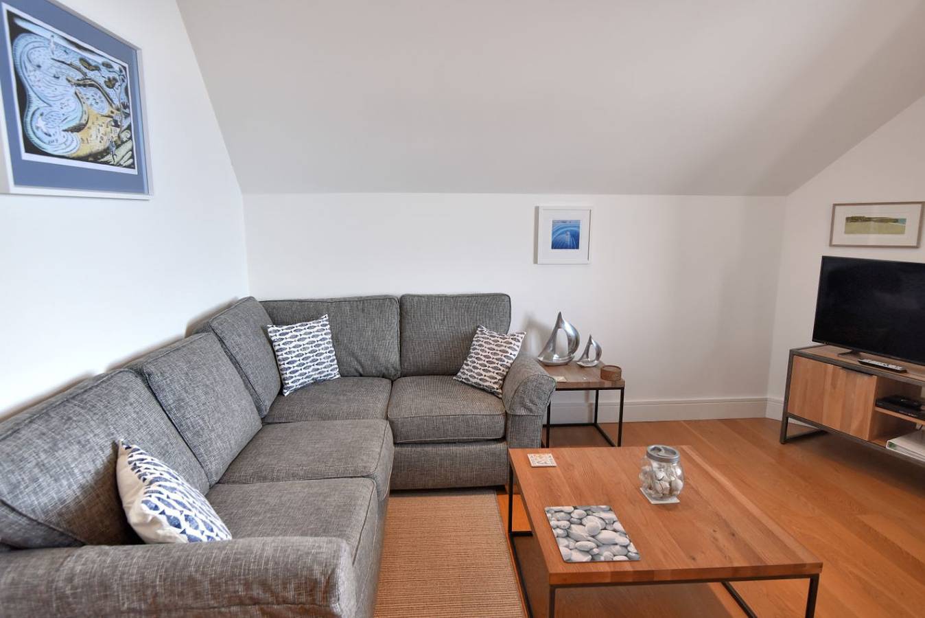 Entire apartment, 5 Coram Tower in Lyme Regis, Dorset