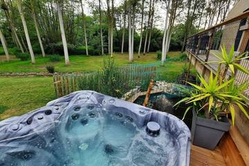 Gîte pour 8 personnes, avec balcon ainsi que jardin et jacuzzi, animaux acceptés à Landéhen
