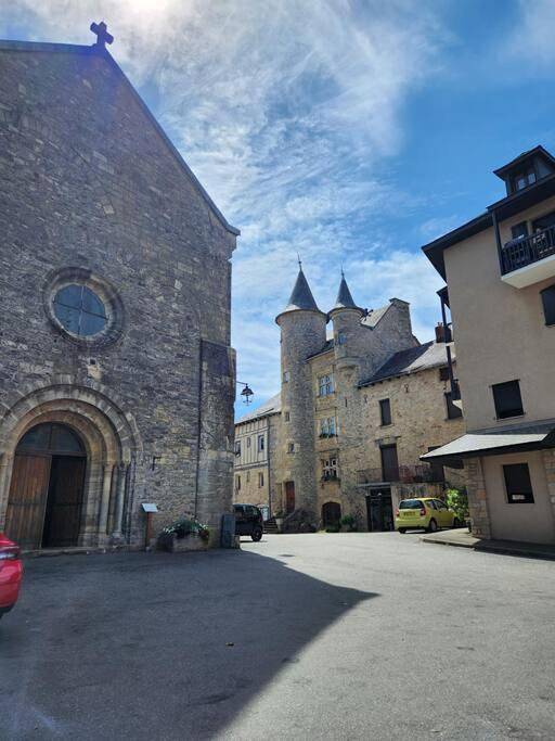 Appartement entier, One-Bedroom Apartment in Montbazens, Aveyron