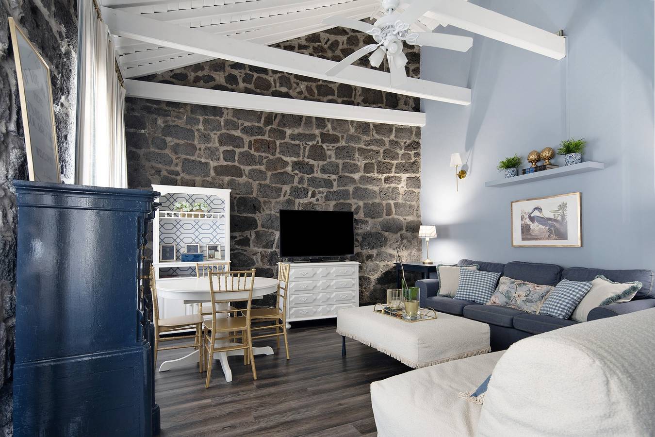 Holiday Home 'Pico Boutique House' with Mountain View, Shared Pool and Wi-Fi in Ribeiras, Pico (Azores)
