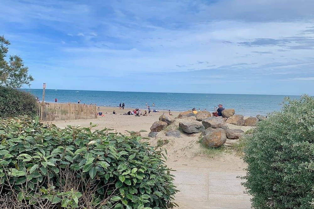 Appartement entier, Front de mer Apt 4/6 pers Pieds dans l'eau climatisé in Cap d'Agde, Agde