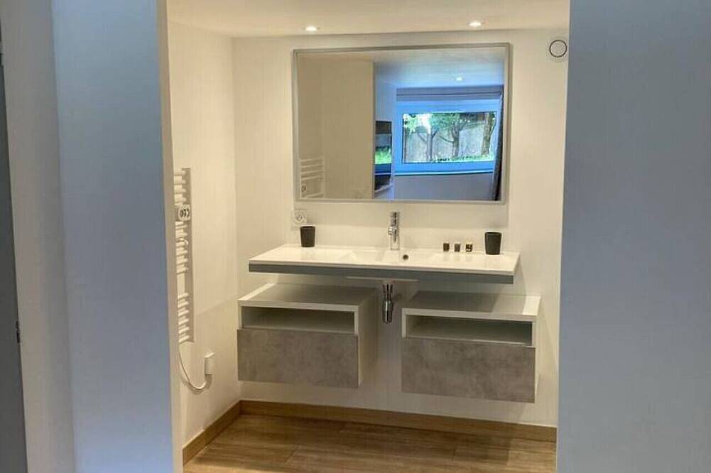 Entire apartment, Appartement 45 m² 1 chambre, parking et jardin in Aix-les-Bains, Chambéry region