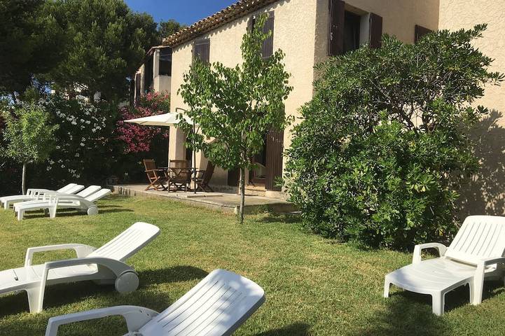 Apartamento entero, Hermoso estudio en una gran villa provenzal in Sausset-les-Pins, Costa mediterránea (Francia)