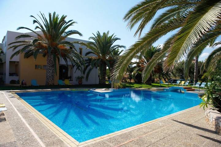 Apartmenthotel für 3 Personen, mit Garten und Terrasse sowie Pool - 1