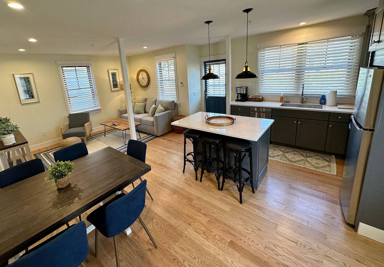 Ganze Wohnung, Stunning 2 Bed/ 1.5 Bath/ Apartment w/ Parking in Newport, Newport County