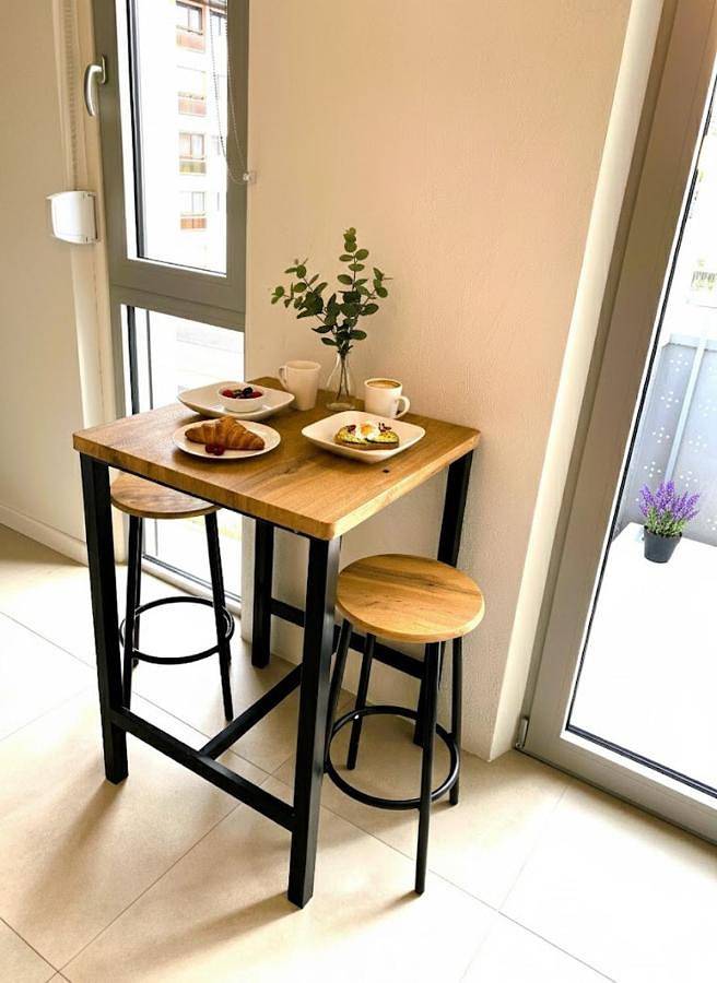 Appartement entier, Cozy studio avec balcon aux portes de Genève in Ambilly, Région de Saint-Julien-en-Genevois