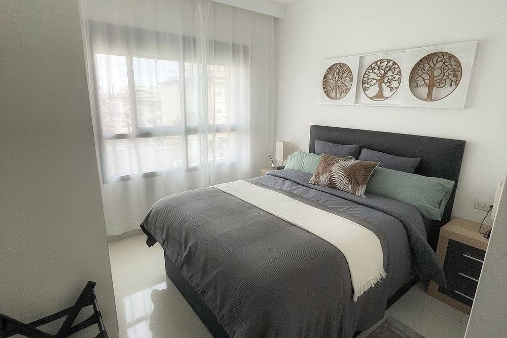 Apartamento entero, Modern Beach Home + Roof Terrace in Pueblo Latino, Pilar de la Horadada
