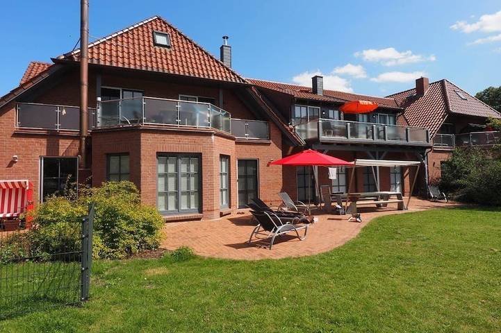 Ferienwohnung für 10 Personen, mit Garten und Sauna sowie Terrasse