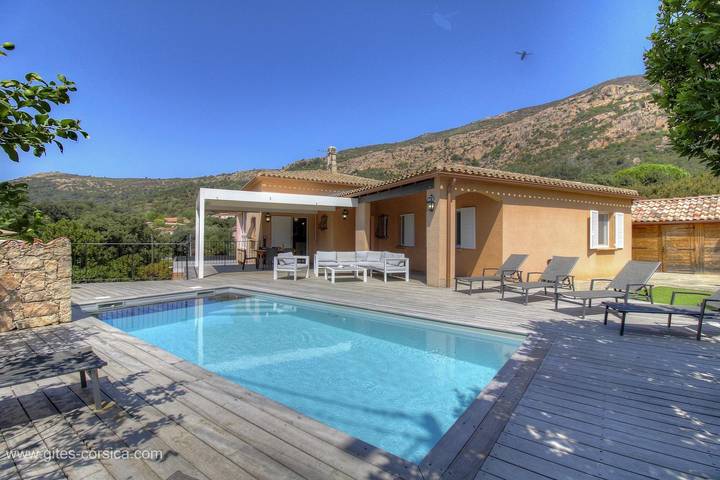 Gîte für 6 Personen, mit Terrasse und Pool