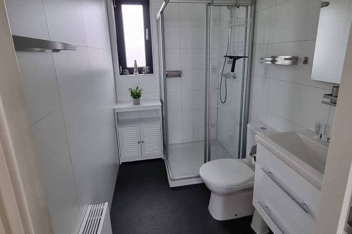Neu: jetzt mit Zaun & AirCo - Enkhuizer Strandchalet 257 - für Ihren Urlaub am M in Enkhuizen, Ijsselmeer