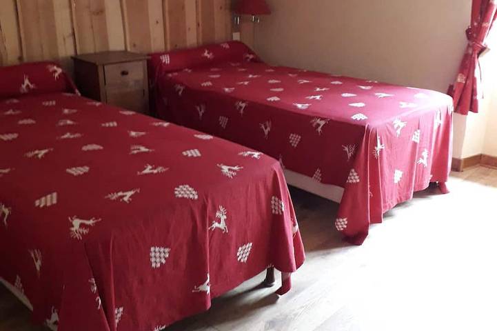 Ganze Wohnung, Les Alpinistes gite 1st floor in Saint-Christophe-en-Oisans, Nationalpark Écrins