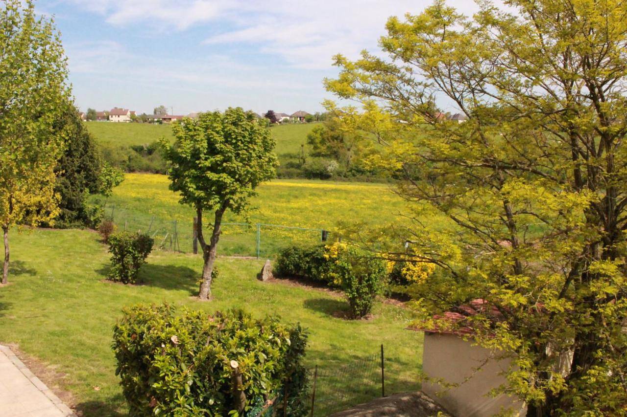 Five-Bedroom House in Le Breuil, Région d'Autun