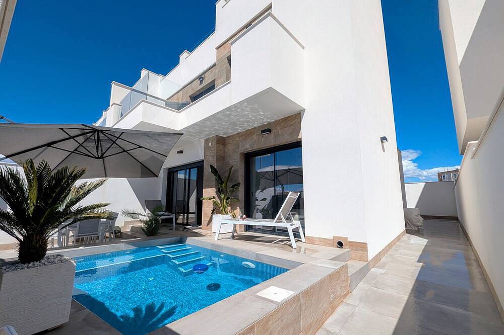 Casa Vacacional 'R-40-C Villa Moderna' con Piscina Privada, Wi-Fi y Aire Acondicionado in Los Montesinos, Costa Blanca