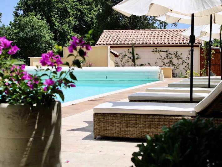 Appartement de vacances pour 4 personnes, avec sauna ainsi que jardin et piscine à Arles