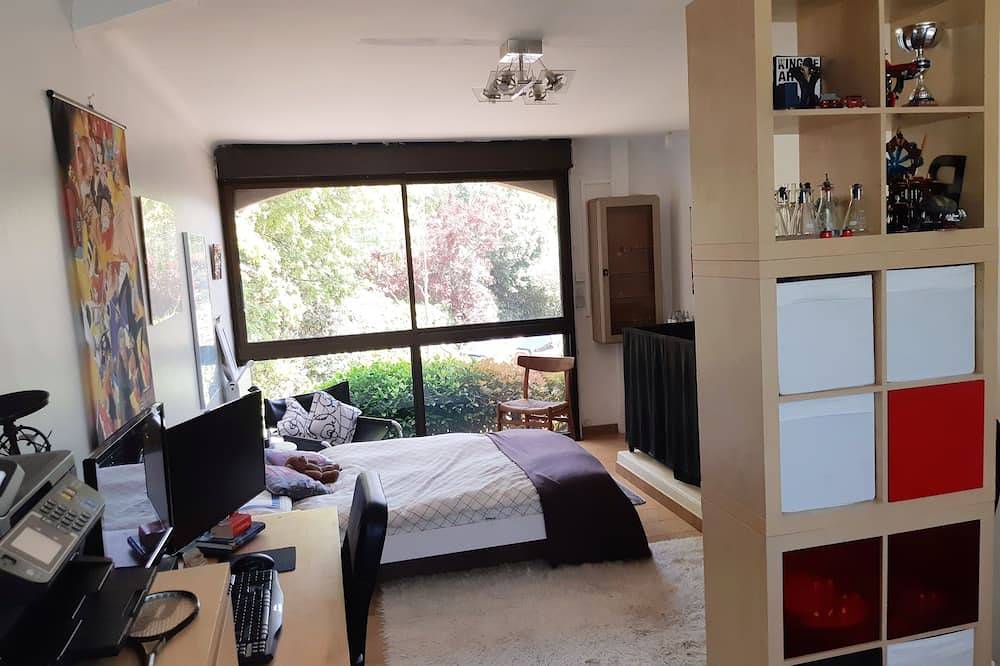 Hermosa casa en un pequeño pueblo provenzal 20 'de Aix. in Saint-Estève-Janson, Region de Aix-en-Provence